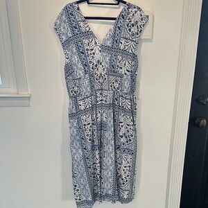 Old Navy Blue and White Printed V-Neck Women’s Smocked Waist Dress Size XL